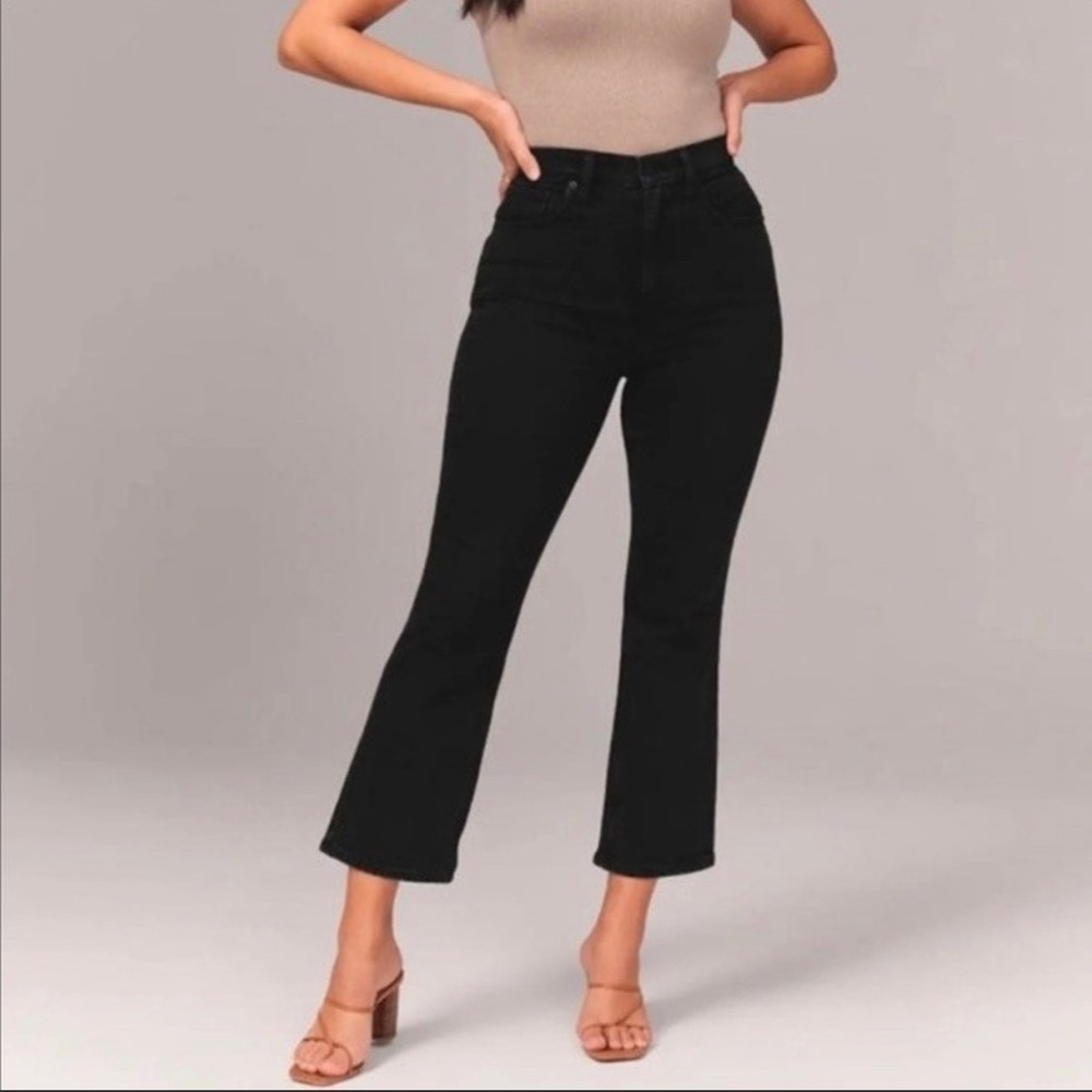 Abercrombie & Fitch Curve Love Kick Flare Ultra
High Rise Jean in Black